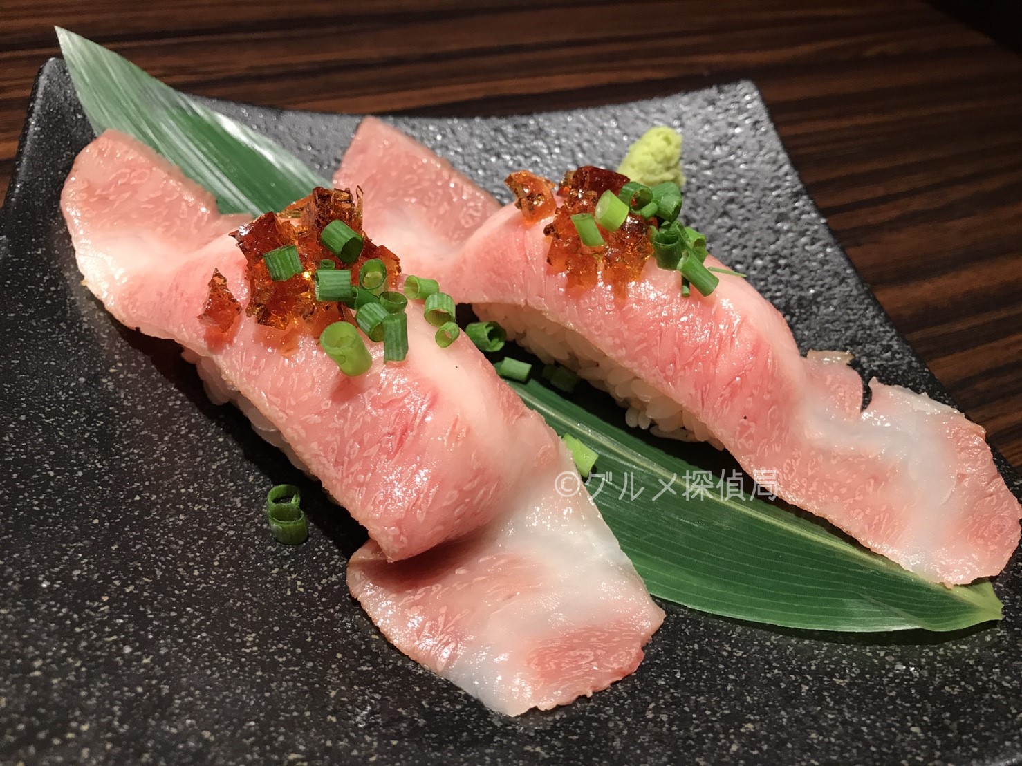 グルメ探偵局｜とろける肉寿司！新橋「徳壽はなれ」で山形牛炙りひとくち寿司＆ローストビーフユッケ雲丹添え