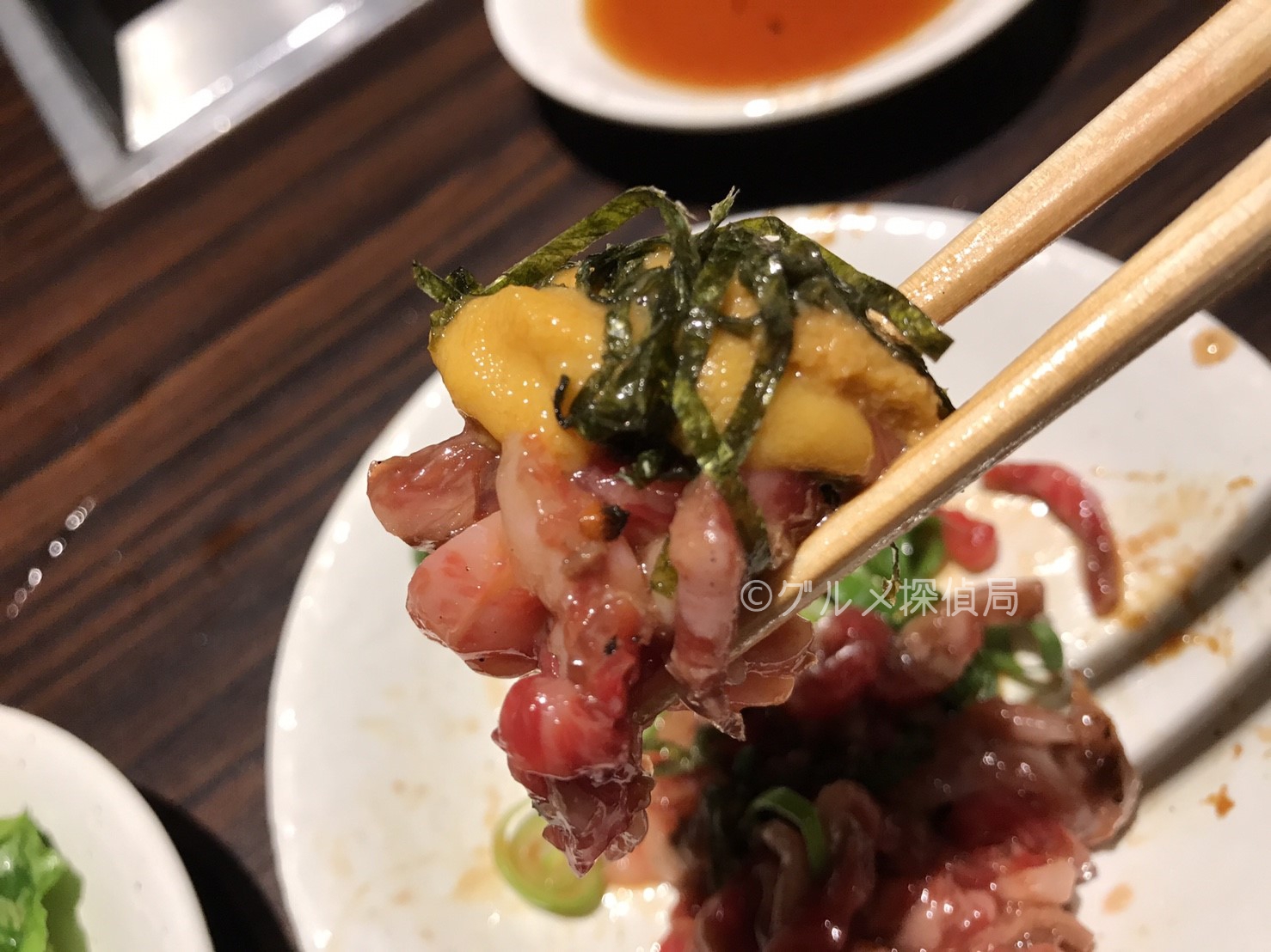 グルメ探偵局｜とろける肉寿司！新橋「徳壽はなれ」で山形牛炙りひとくち寿司＆ローストビーフユッケ雲丹添え