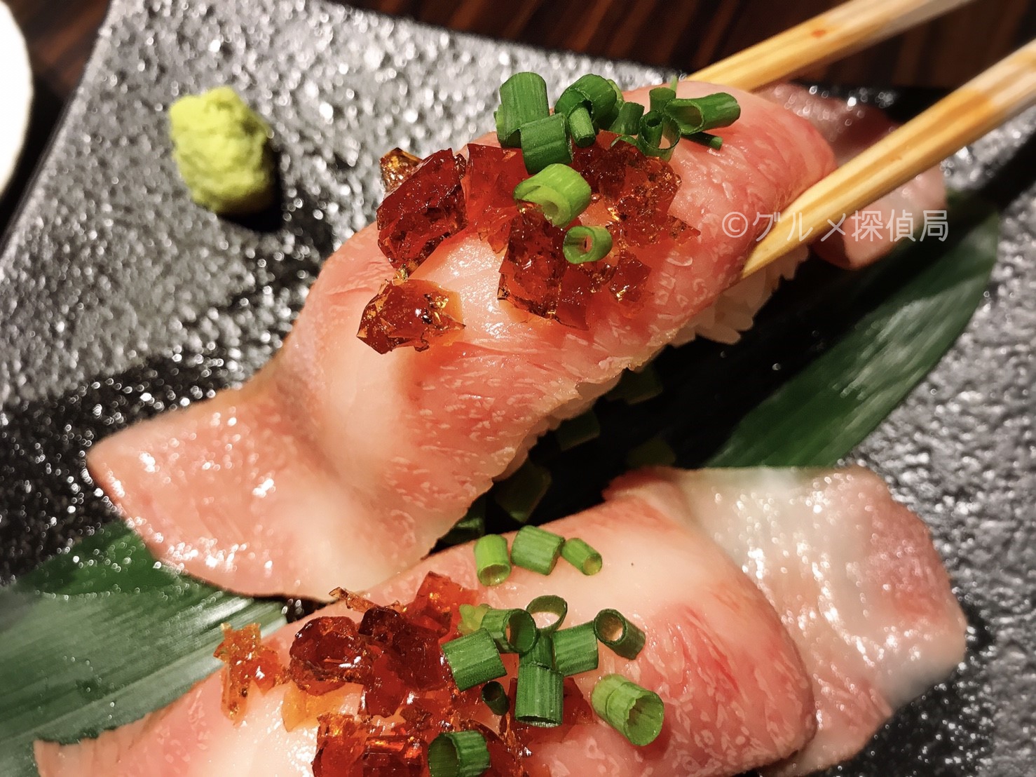 グルメ探偵局｜とろける肉寿司！新橋「徳壽はなれ」で山形牛炙りひとくち寿司＆ローストビーフユッケ雲丹添え
